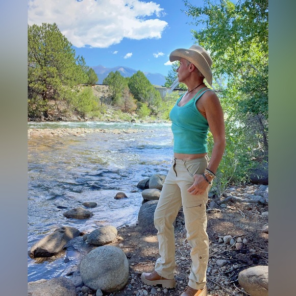 Meet your Posher, Gretchen - Picture 2 of 6